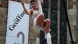 Theater mit Zirkuselementen
