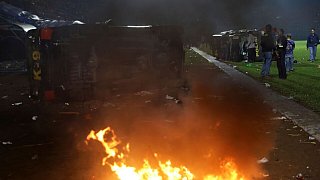 Viele Tote bei Stadion-Massenpanik in Indonesien