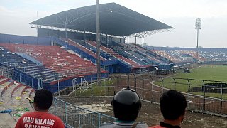 Viele Tote bei Stadion-Massenpanik in Indonesien