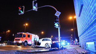 Schwerer Unfall auf der Kreuzung Berliner Straße/ Am Postdamm in Gütersloh