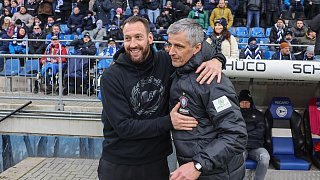 Arminia schlägt Erzgebirge Aue 2:1.