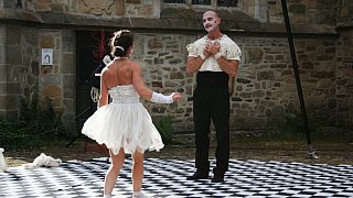 Theater mit Zirkuselementen