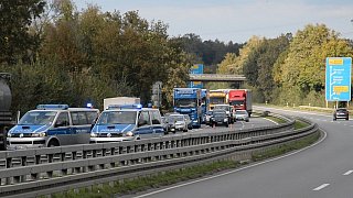 Lastwagen auf der B61 in Rheda-Wiedenbrück verunfallt