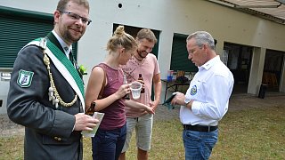 Bierpolonaise der Schützen