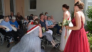 In Willebadessen werden die beiden Königspaare mit viel Beifall gefeiert.