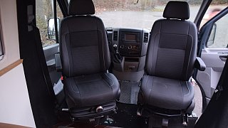 Zwei Spenger bauen einen Campervan