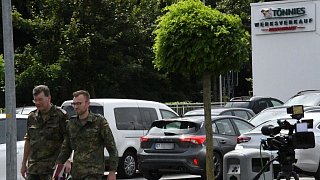 PETA-Aktivisten demonstrieren vor dem Fleischwerk Tönnies in Rheda