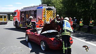Sportwagen überschlägt sich auf der A2 bei Gütersloh