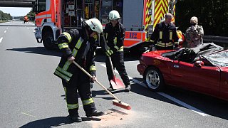 Sportwagen überschlägt sich auf der A2 bei Gütersloh