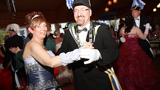 Warburg: Die Warburger Schützen und Regenten feiern beim Stadtschützenfest in Calenberg ihr Stadtschützenkönigspaar Rainer und Bärbel Schnückel