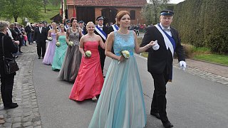 Warburg: Die Warburger Schützen und Regenten feiern beim Stadtschützenfest in Calenberg ihr Stadtschützenkönigspaar Rainer und Bärbel Schnückel