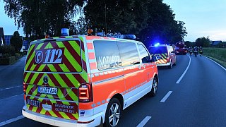 Auto überschlägt sich an Avenwedder Straße im Graben