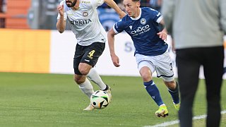 Arminia Bielefeld schlägt Wehen Wiesbaden 4:2.