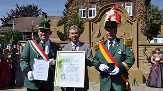 Bad Driburg: Jubiläumsschützenfest in Neuenheerse