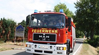 Schützenfest in Daseburg: Teilnehmer und Gäste strahlen mit der Sonne um die Wette.