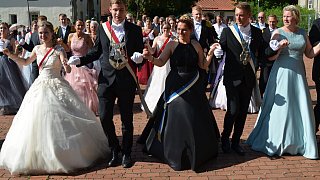 In Willebadessen werden die beiden Königspaare mit viel Beifall gefeiert.