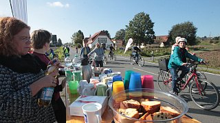 Radler und Jogger erobern autofreie Bundesstraße 61