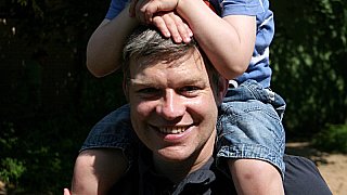 Paul Maar besucht Sommerfest der Grundschule Hiddenhausen