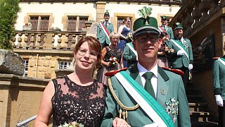 Bad Driburg: Neuenheerser Schützen präsentieren ihr Königspaar