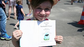 Paul Maar besucht Sommerfest der Grundschule Hiddenhausen