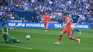 SC Paderborn siegt 2:0 gegen FC Schalke 04