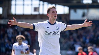 Arminia ist Tabellenführer
