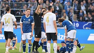 Arminia Bielefeld schlägt Wehen Wiesbaden 4:2.