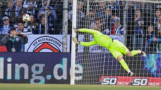 Arminia Bielefeld schlägt Wehen Wiesbaden 4:2.