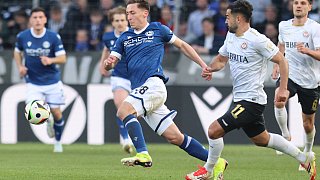 Arminia Bielefeld schlägt Wehen Wiesbaden 4:2.