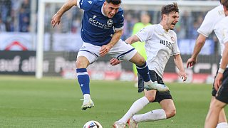 Arminia Bielefeld schlägt Wehen Wiesbaden 4:2.