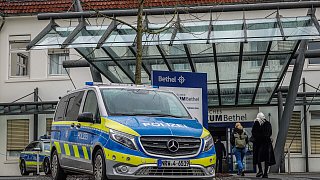 Polizei-Großeinsatz nach Schüssen vorm Bielefelder Landgericht