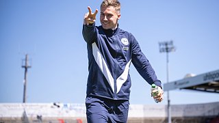 Arminia Bielefeld schlägt Unterhaching mit 2:1 und ist Tabellenführer. Der Aufstieg steht bereits fest.