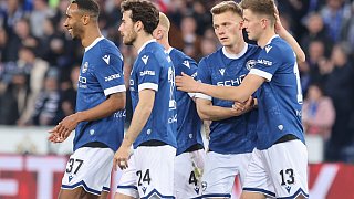 Arminia Bielefeld schlägt Wehen Wiesbaden 4:2.