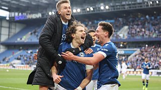 Arminia schlägt Erzgebirge Aue 2:1.