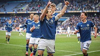 Arminia schlägt Erzgebirge Aue 2:1.