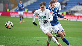 Arminia schlägt Erzgebirge Aue 2:1.