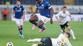 Arminia Bielefeld schlägt Wehen Wiesbaden 4:2.