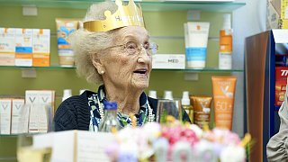 Überraschungsparty für 100-jährige Anneliese Kresse in der Apotheke