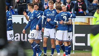 Arminia schlägt Erzgebirge Aue 2:1.