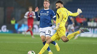 Arminia Bielefeld schlägt Viktoria Köln 2:0.