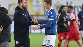 Arminia Bielefeld schlägt Viktoria Köln 2:0.