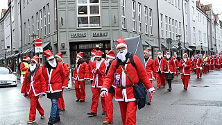Eine Stadt sieht rot: Motive vom 6.Bielefelder Santa Run