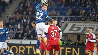 Arminia Bielefeld schlägt Viktoria Köln 2:0.
