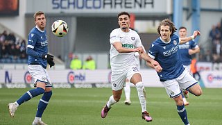 Arminia schlägt Erzgebirge Aue 2:1.