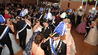 Warburg: Die Warburger Schützen und Regenten feiern beim Stadtschützenfest in Calenberg ihr Stadtschützenkönigspaar Rainer und Bärbel Schnückel