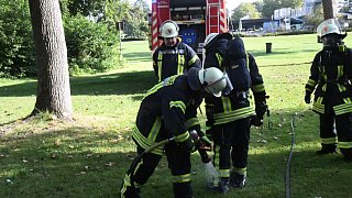 Verl: Großflächen-Rasenmäher gerät in Brand