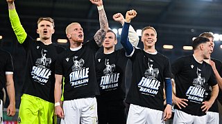 Pokalsensation in Bielefeld : Arminia Bielefeld fährt nach Berlin
