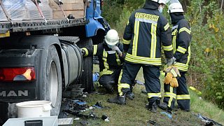 Lastwagen auf der B61 in Rheda-Wiedenbrück verunfallt