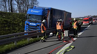 Lkw-Unfall blockiert A33 bei Steinhagen