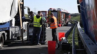Lkw-Unfall blockiert A33 bei Steinhagen
